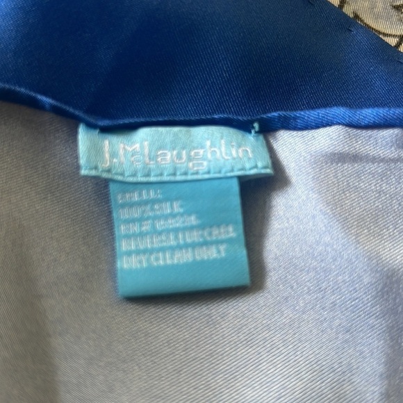 J.McLaughlin limited-edition silk scarf of Palm Beach fountain - Picture 9 of 9